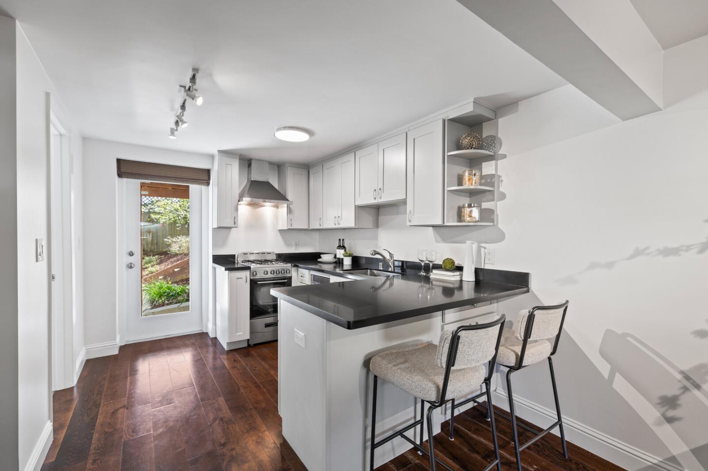 Detail Gallery Image 25 of 30 For 101 Elmwood Ct, San Bruno,  CA 94066 - 3 Beds | 3 Baths