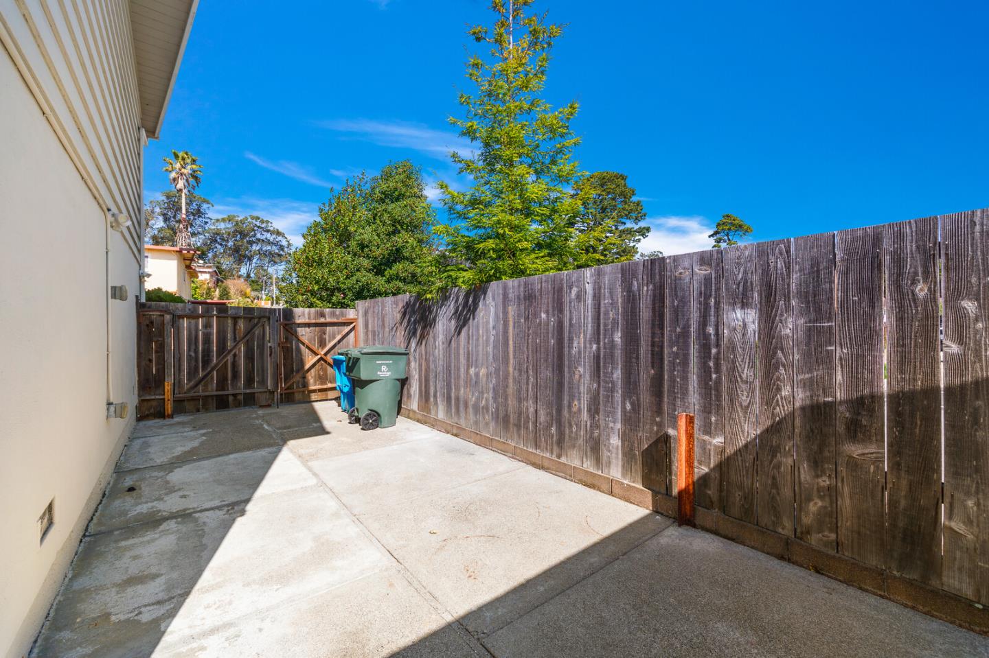 Detail Gallery Image 28 of 30 For 101 Elmwood Ct, San Bruno,  CA 94066 - 3 Beds | 3 Baths