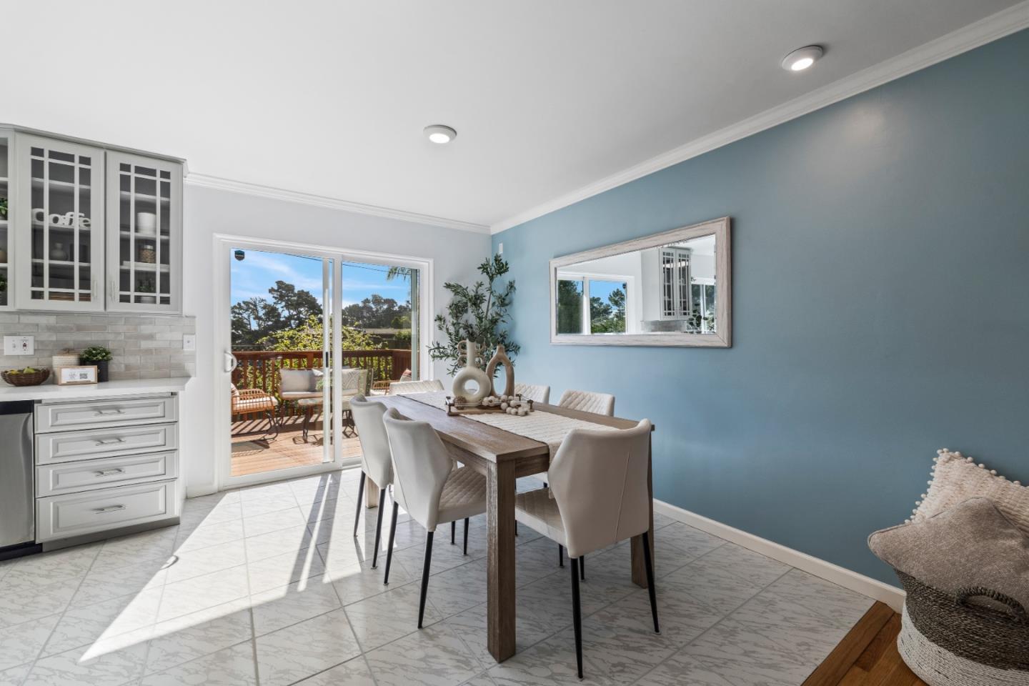 Detail Gallery Image 7 of 30 For 101 Elmwood Ct, San Bruno,  CA 94066 - 3 Beds | 3 Baths