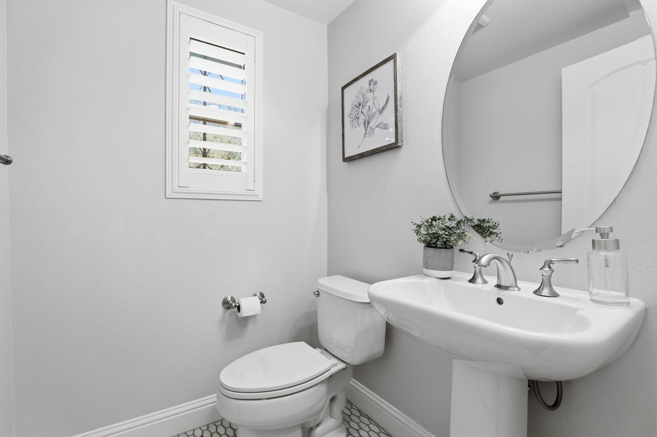 Detail Gallery Image 10 of 45 For 580 De Guigne Dr, Sunnyvale,  CA 94085 - 3 Beds | 3/1 Baths