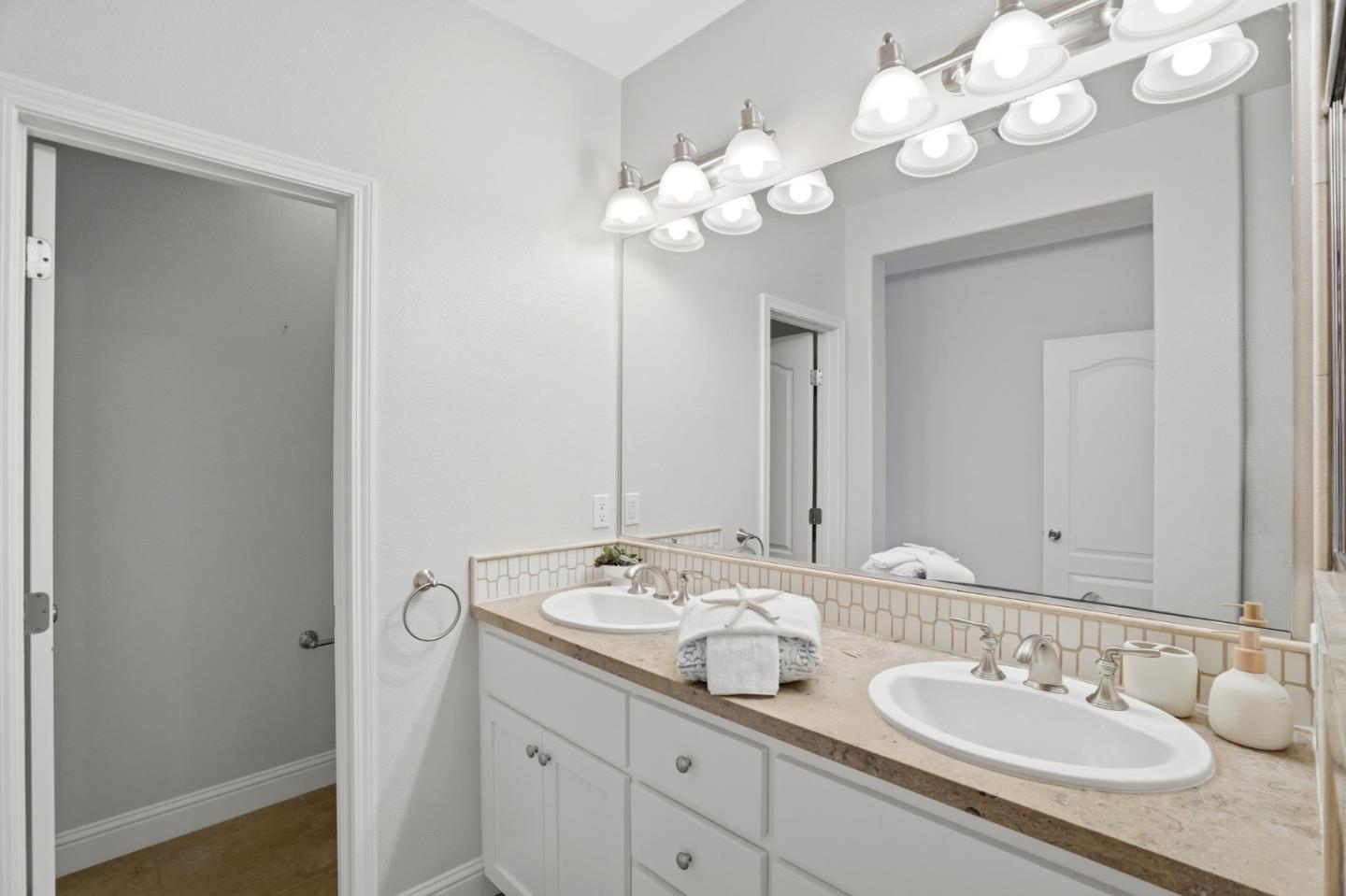 Detail Gallery Image 15 of 45 For 580 De Guigne Dr, Sunnyvale,  CA 94085 - 3 Beds | 3/1 Baths