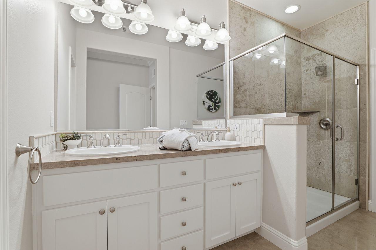 Detail Gallery Image 16 of 45 For 580 De Guigne Dr, Sunnyvale,  CA 94085 - 3 Beds | 3/1 Baths