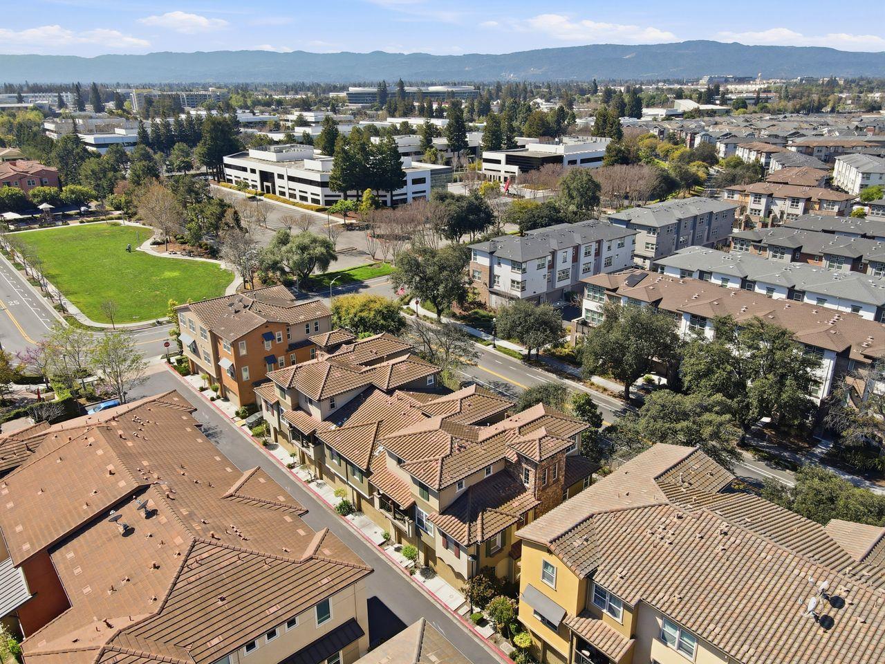 Detail Gallery Image 33 of 45 For 580 De Guigne Dr, Sunnyvale,  CA 94085 - 3 Beds | 3/1 Baths