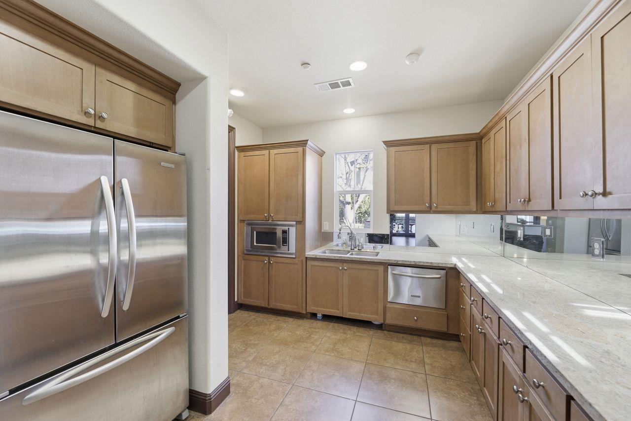 Detail Gallery Image 40 of 45 For 580 De Guigne Dr, Sunnyvale,  CA 94085 - 3 Beds | 3/1 Baths