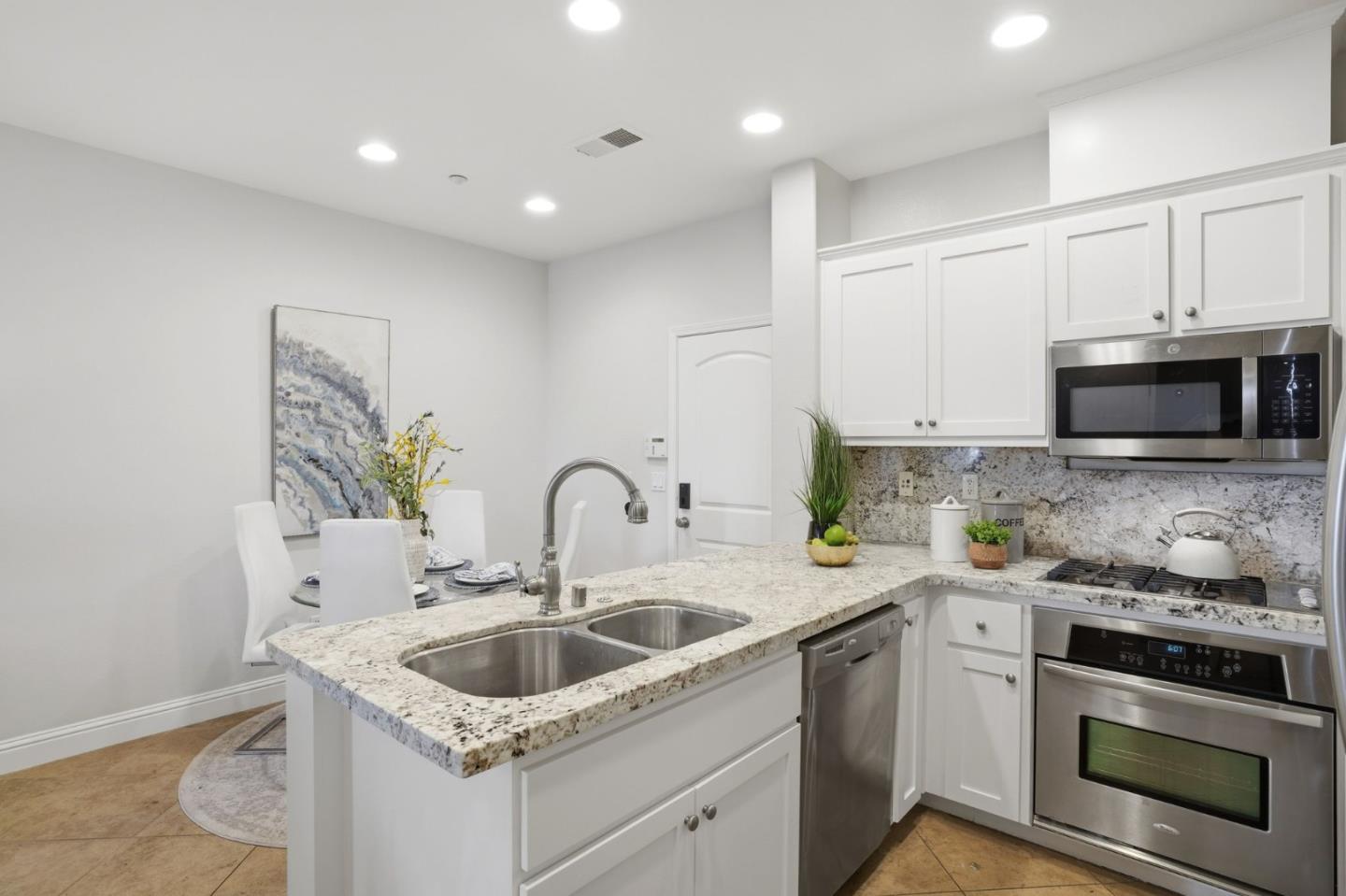 Detail Gallery Image 7 of 45 For 580 De Guigne Dr, Sunnyvale,  CA 94085 - 3 Beds | 3/1 Baths