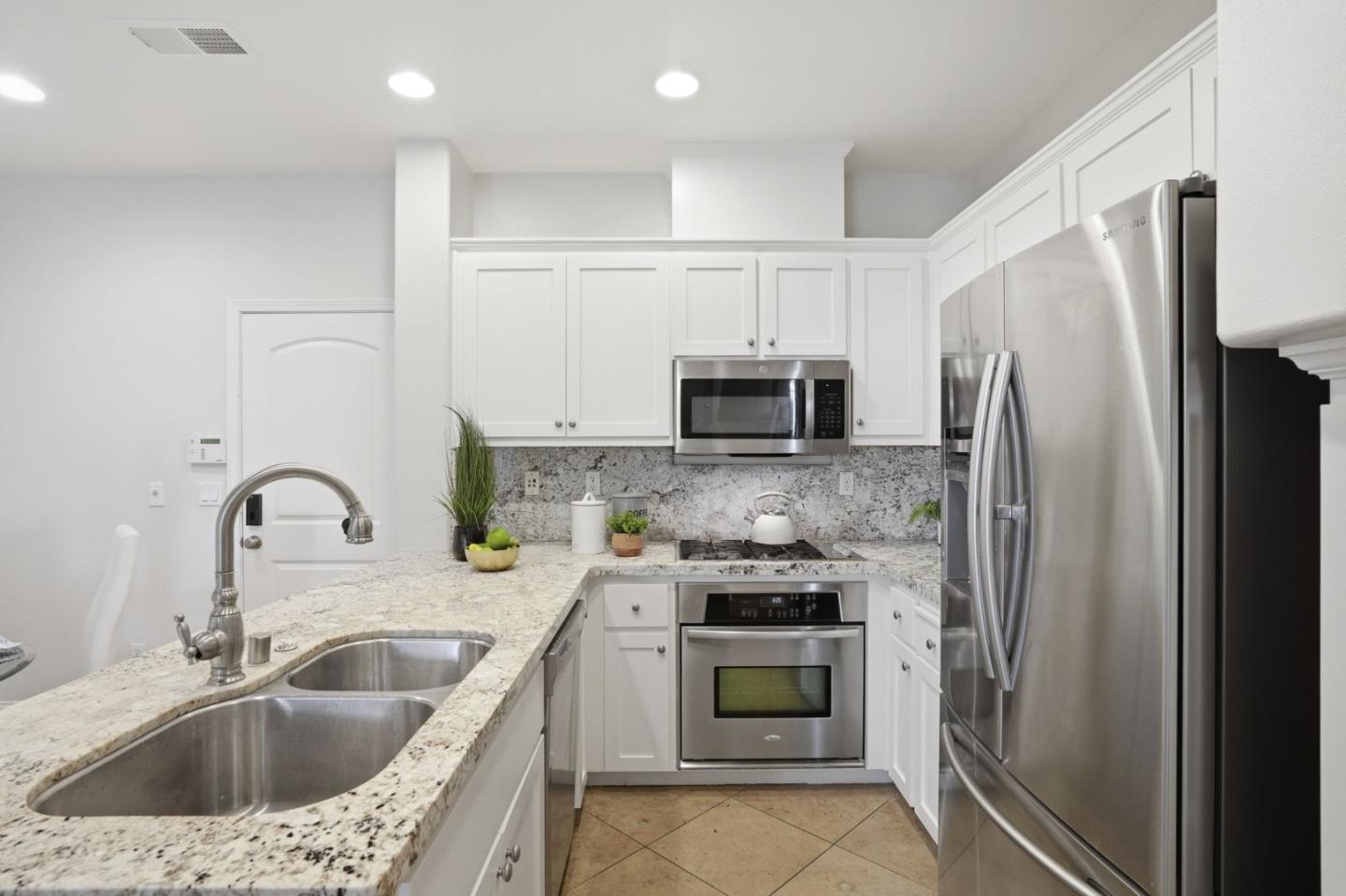 Detail Gallery Image 9 of 45 For 580 De Guigne Dr, Sunnyvale,  CA 94085 - 3 Beds | 3/1 Baths