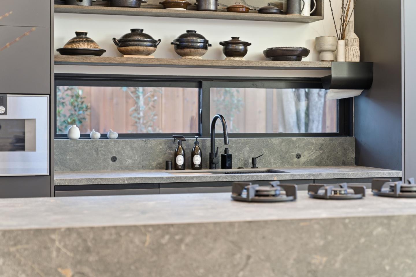 Detail Gallery Image 10 of 44 For 947 Colonial, Palo Alto,  CA 94303 - 3 Beds | 2/1 Baths