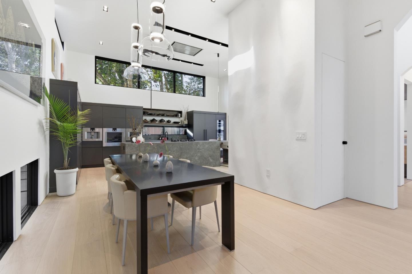 Detail Gallery Image 16 of 44 For 947 Colonial, Palo Alto,  CA 94303 - 3 Beds | 2/1 Baths