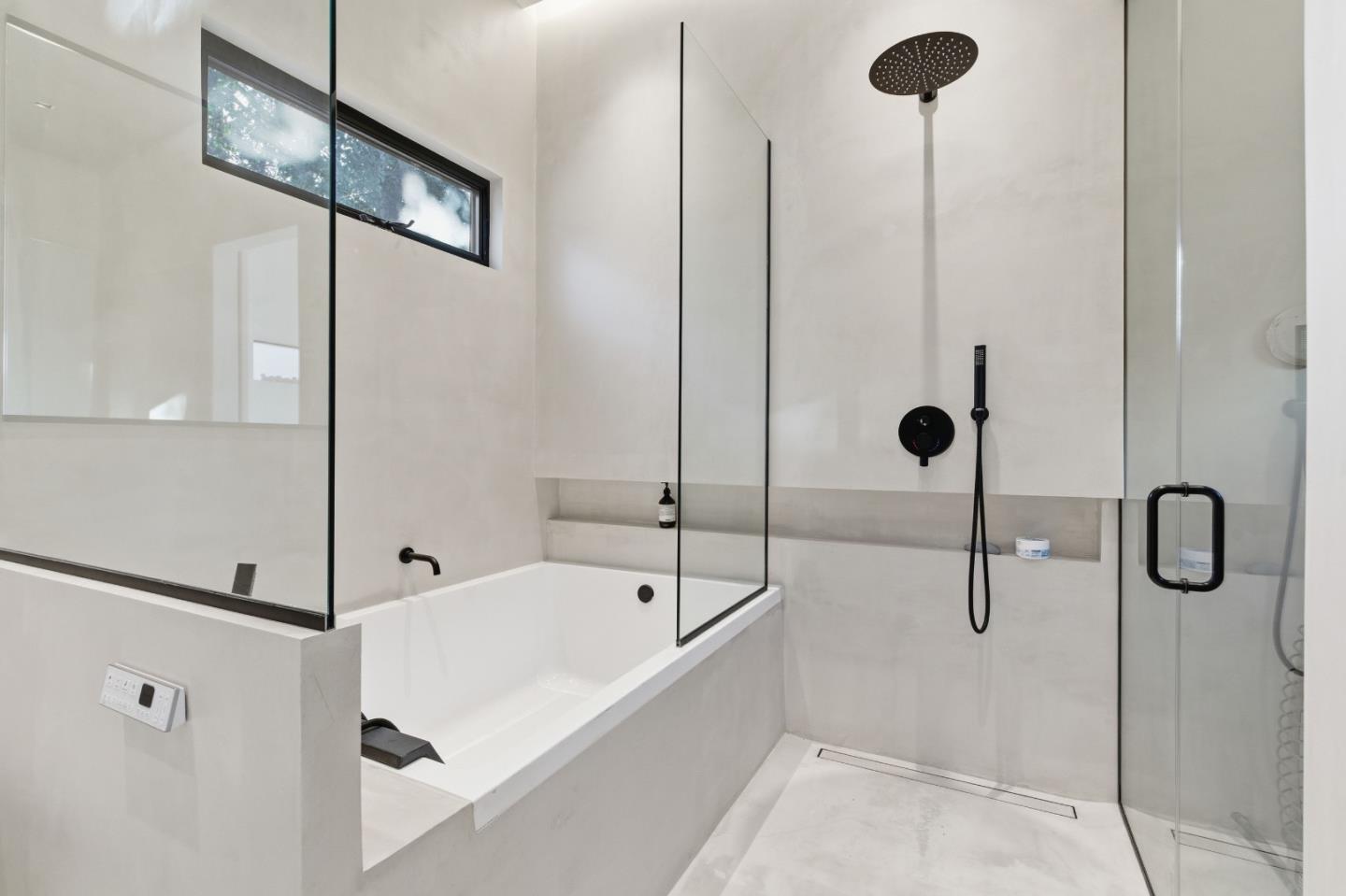 Detail Gallery Image 24 of 44 For 947 Colonial, Palo Alto,  CA 94303 - 3 Beds | 2/1 Baths