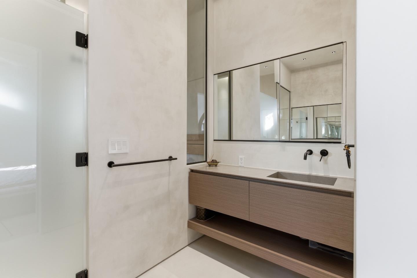 Detail Gallery Image 26 of 44 For 947 Colonial, Palo Alto,  CA 94303 - 3 Beds | 2/1 Baths