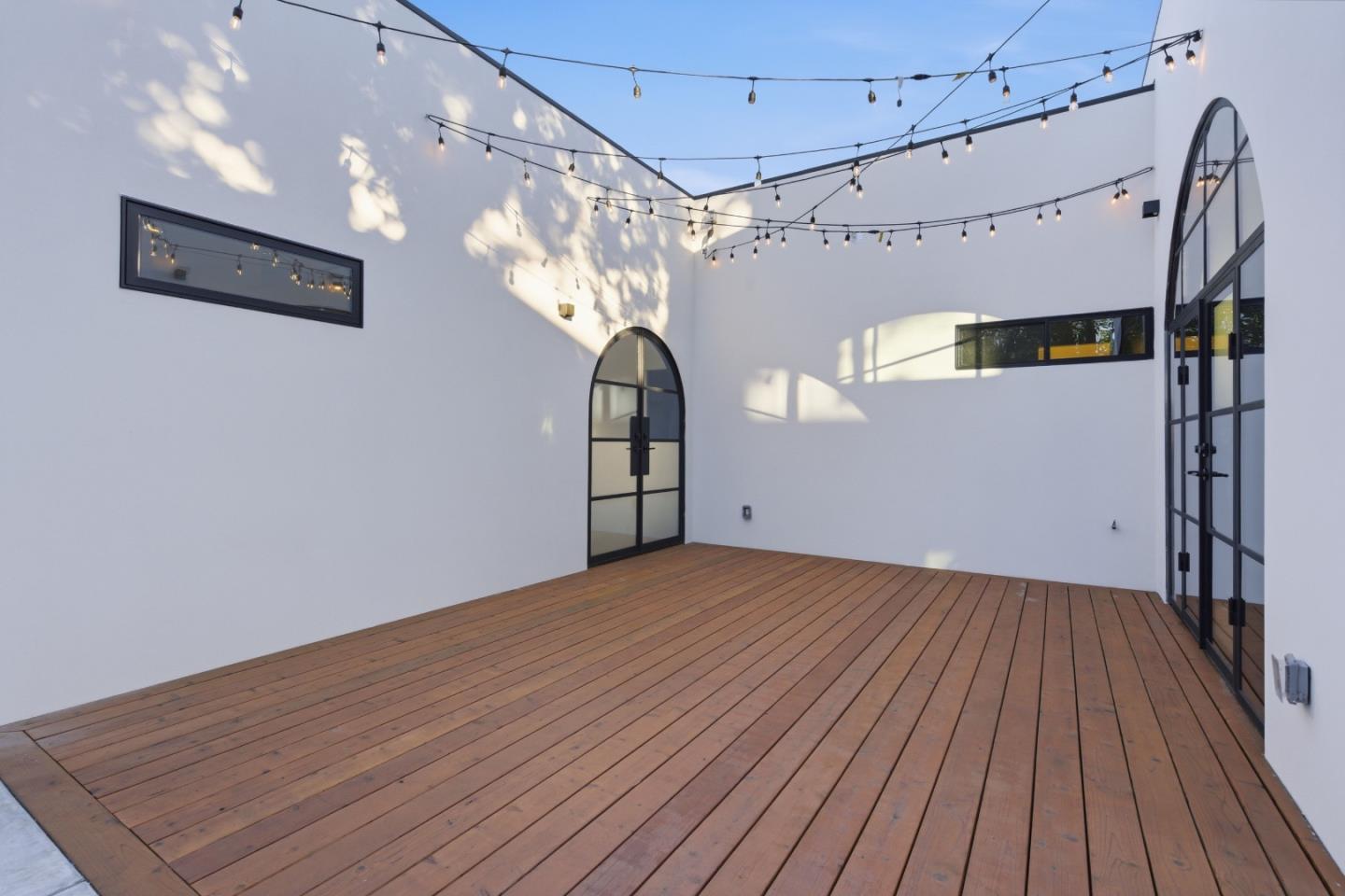 Detail Gallery Image 34 of 44 For 947 Colonial, Palo Alto,  CA 94303 - 3 Beds | 2/1 Baths