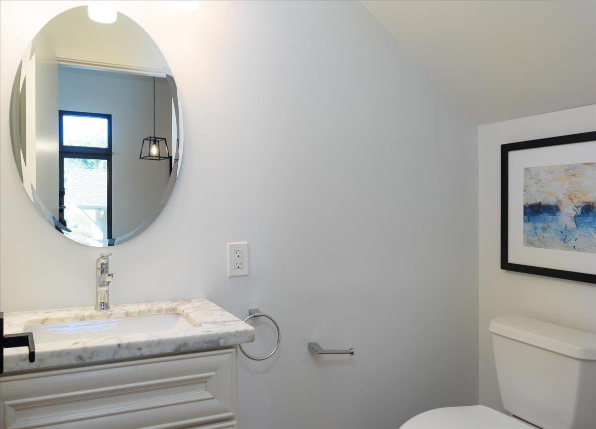 Detail Gallery Image 10 of 66 For 12 Cranfield Ave, San Carlos,  CA 94070 - 5 Beds | 2/1 Baths