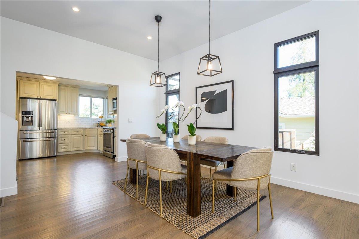 Detail Gallery Image 11 of 66 For 12 Cranfield Ave, San Carlos,  CA 94070 - 5 Beds | 2/1 Baths