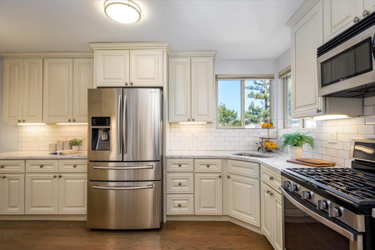 Detail Gallery Image 12 of 66 For 12 Cranfield Ave, San Carlos,  CA 94070 - 5 Beds | 2/1 Baths