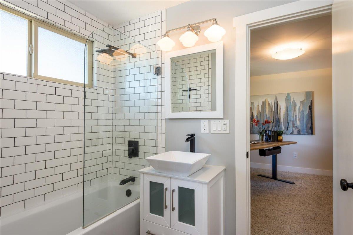 Detail Gallery Image 17 of 66 For 12 Cranfield Ave, San Carlos,  CA 94070 - 5 Beds | 2/1 Baths