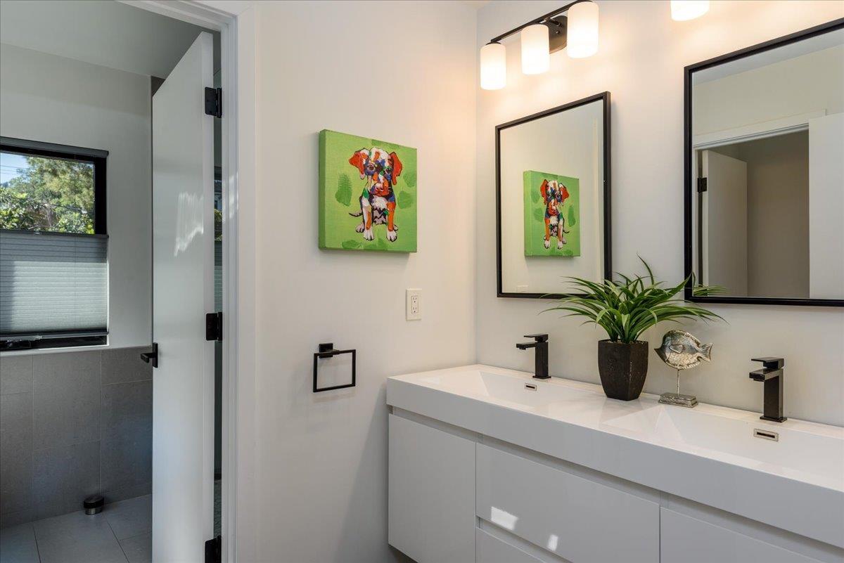 Detail Gallery Image 27 of 66 For 12 Cranfield Ave, San Carlos,  CA 94070 - 5 Beds | 2/1 Baths