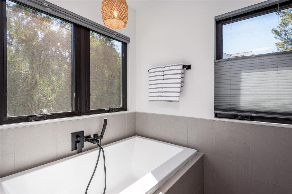 Detail Gallery Image 28 of 66 For 12 Cranfield Ave, San Carlos,  CA 94070 - 5 Beds | 2/1 Baths