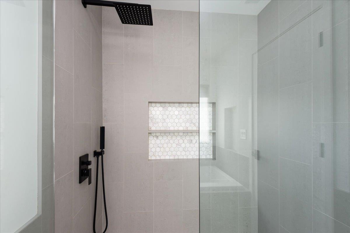 Detail Gallery Image 29 of 66 For 12 Cranfield Ave, San Carlos,  CA 94070 - 5 Beds | 2/1 Baths