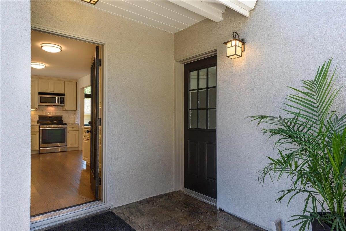 Detail Gallery Image 30 of 66 For 12 Cranfield Ave, San Carlos,  CA 94070 - 5 Beds | 2/1 Baths