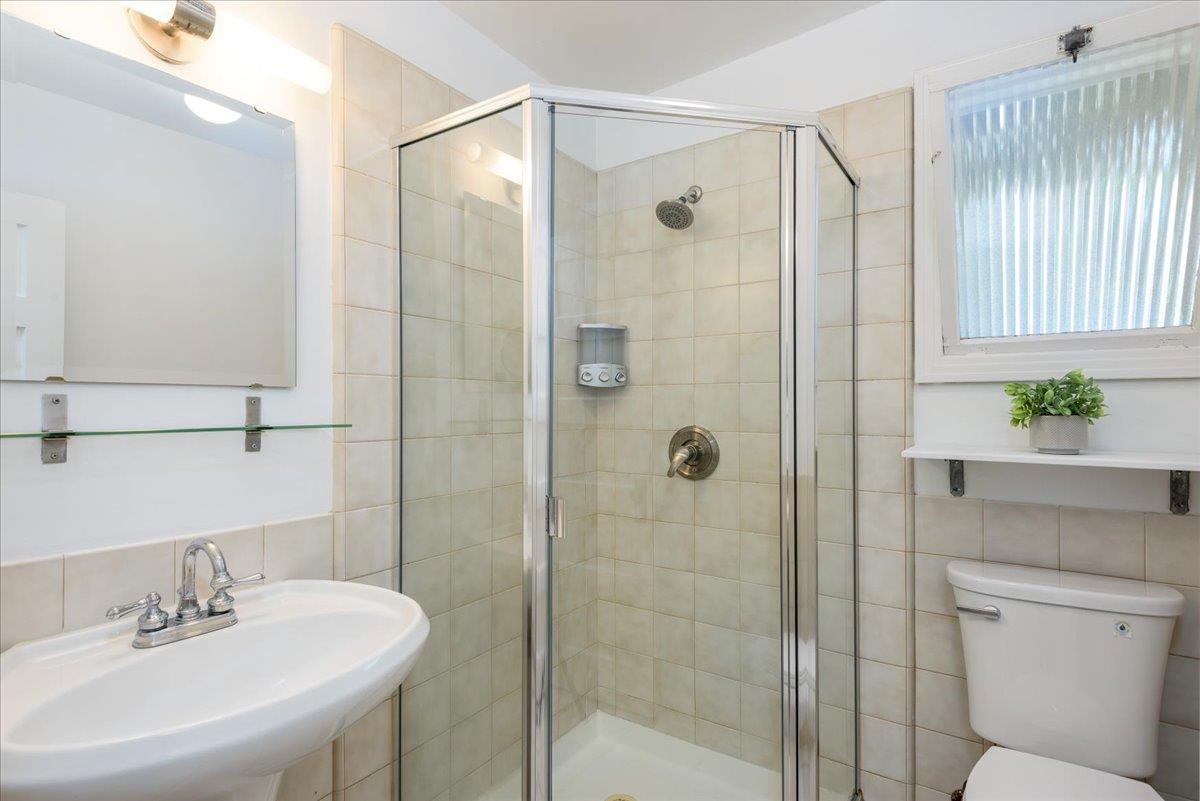 Detail Gallery Image 36 of 66 For 12 Cranfield Ave, San Carlos,  CA 94070 - 5 Beds | 2/1 Baths