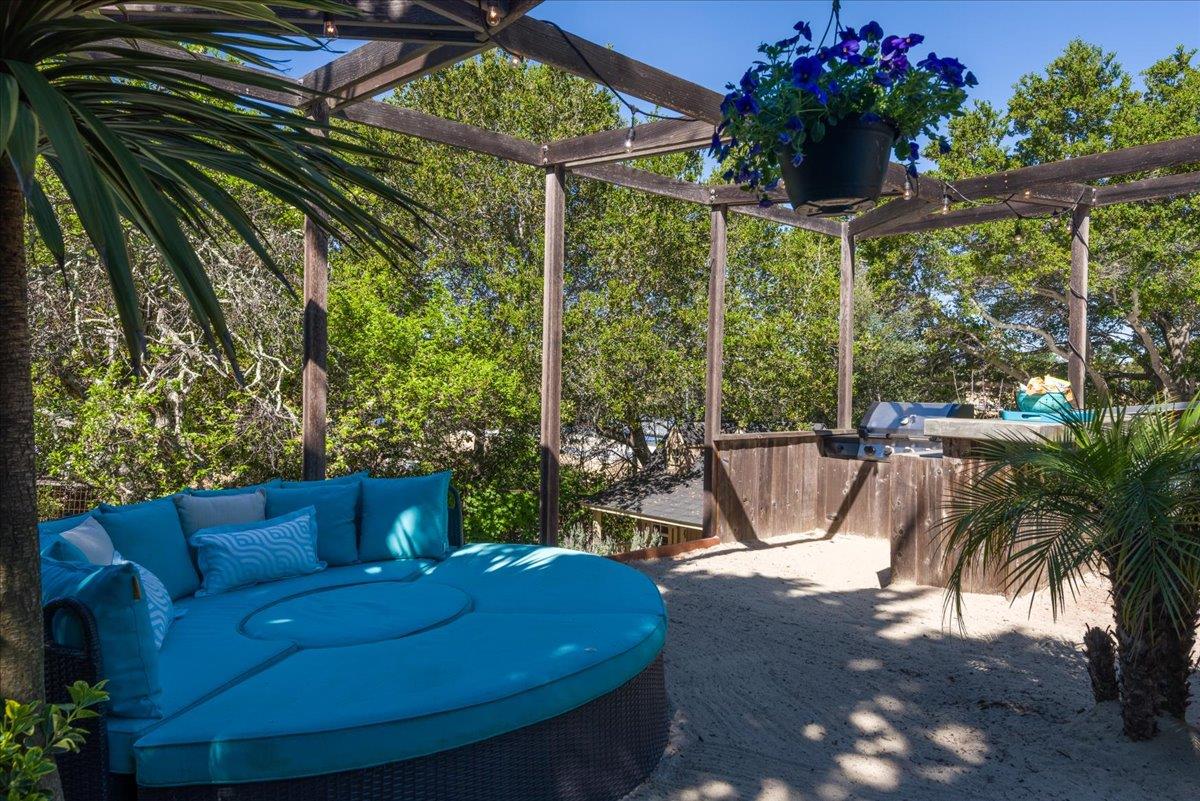 Detail Gallery Image 41 of 66 For 12 Cranfield Ave, San Carlos,  CA 94070 - 5 Beds | 2/1 Baths