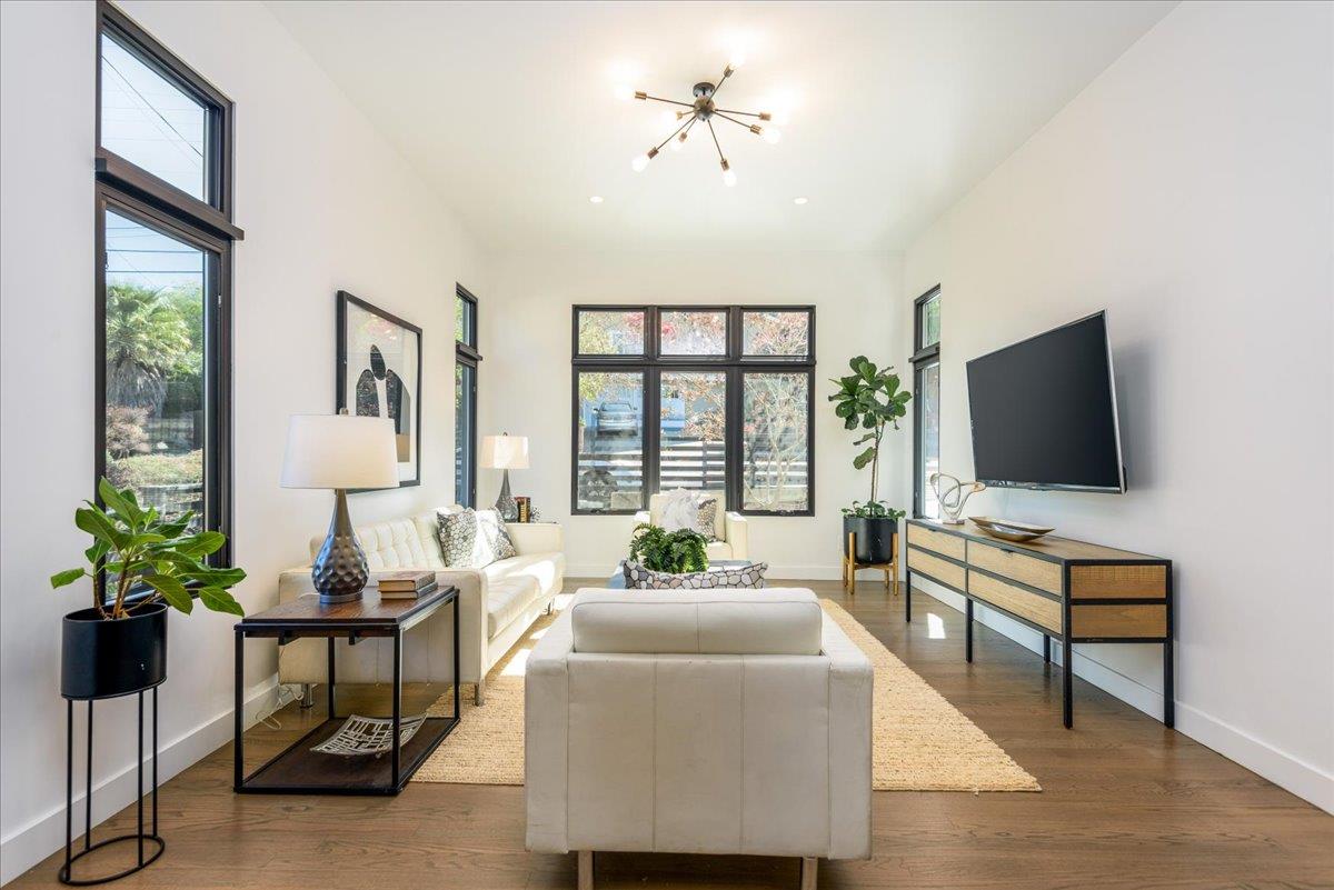 Detail Gallery Image 6 of 66 For 12 Cranfield Ave, San Carlos,  CA 94070 - 5 Beds | 2/1 Baths