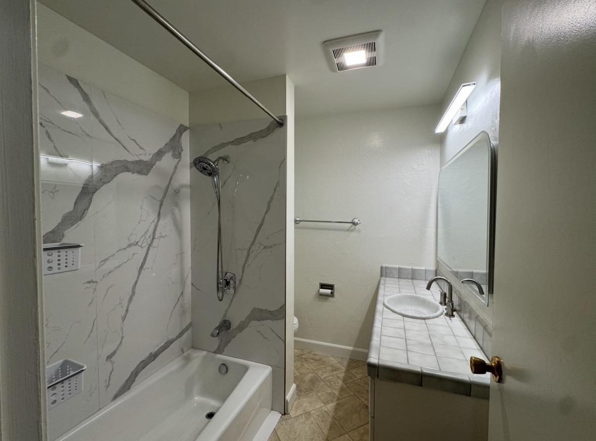 Detail Gallery Image 10 of 12 For 123 Evandale Ave #B,  Mountain View,  CA 94043 - 1 Beds | 1 Baths