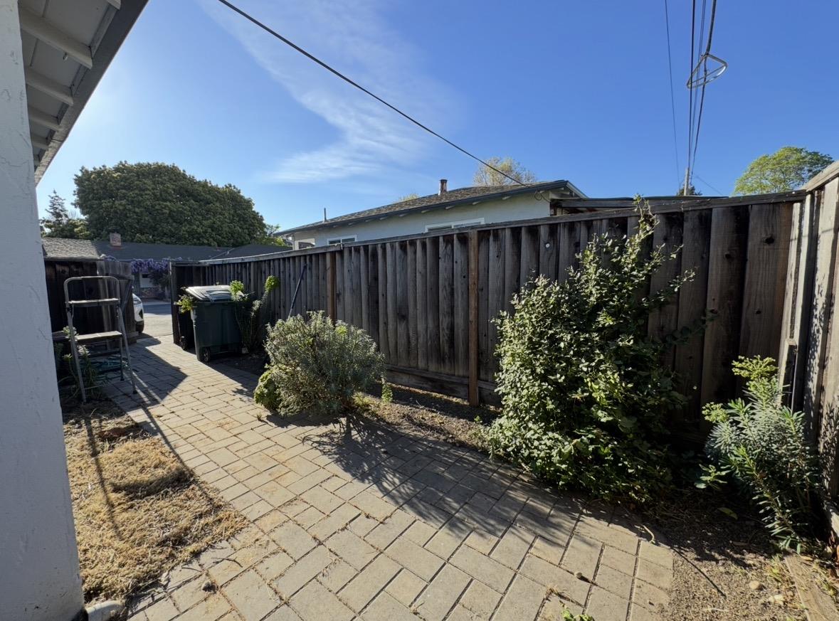 Detail Gallery Image 12 of 12 For 123 Evandale Ave #B,  Mountain View,  CA 94043 - 1 Beds | 1 Baths