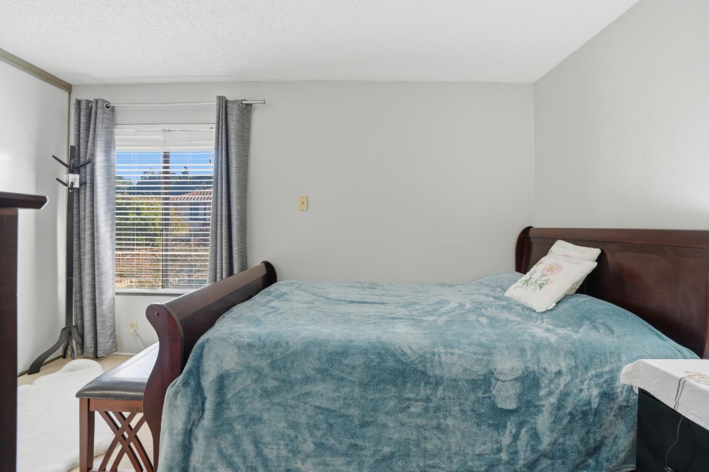 Detail Gallery Image 13 of 32 For 205 Del Valle Cir, El Sobrante,  CA 94803 - 2 Beds | 1/1 Baths