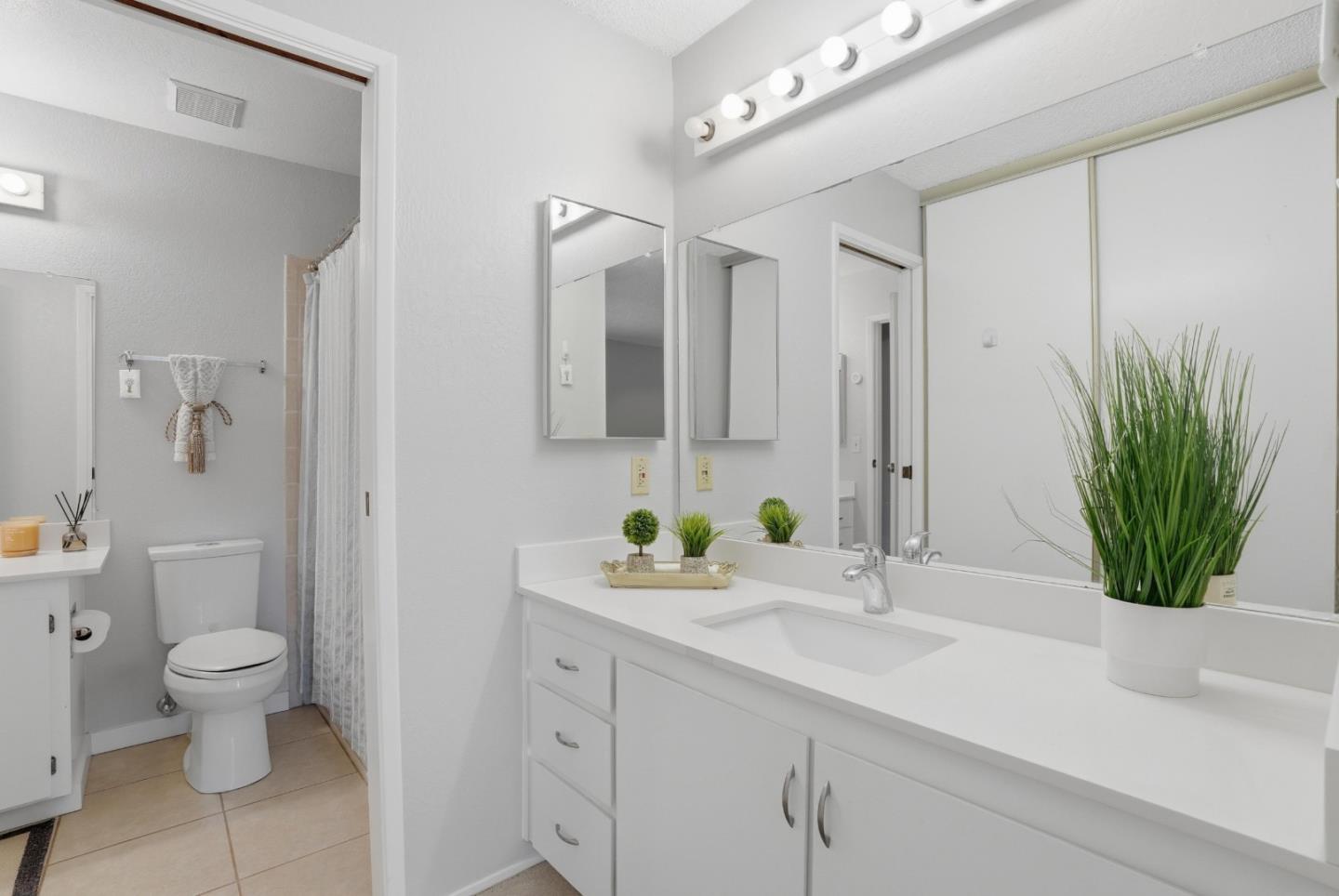 Detail Gallery Image 16 of 32 For 205 Del Valle Cir, El Sobrante,  CA 94803 - 2 Beds | 1/1 Baths