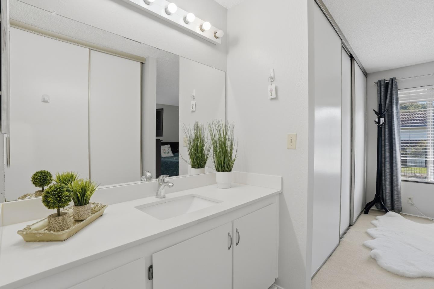 Detail Gallery Image 17 of 32 For 205 Del Valle Cir, El Sobrante,  CA 94803 - 2 Beds | 1/1 Baths