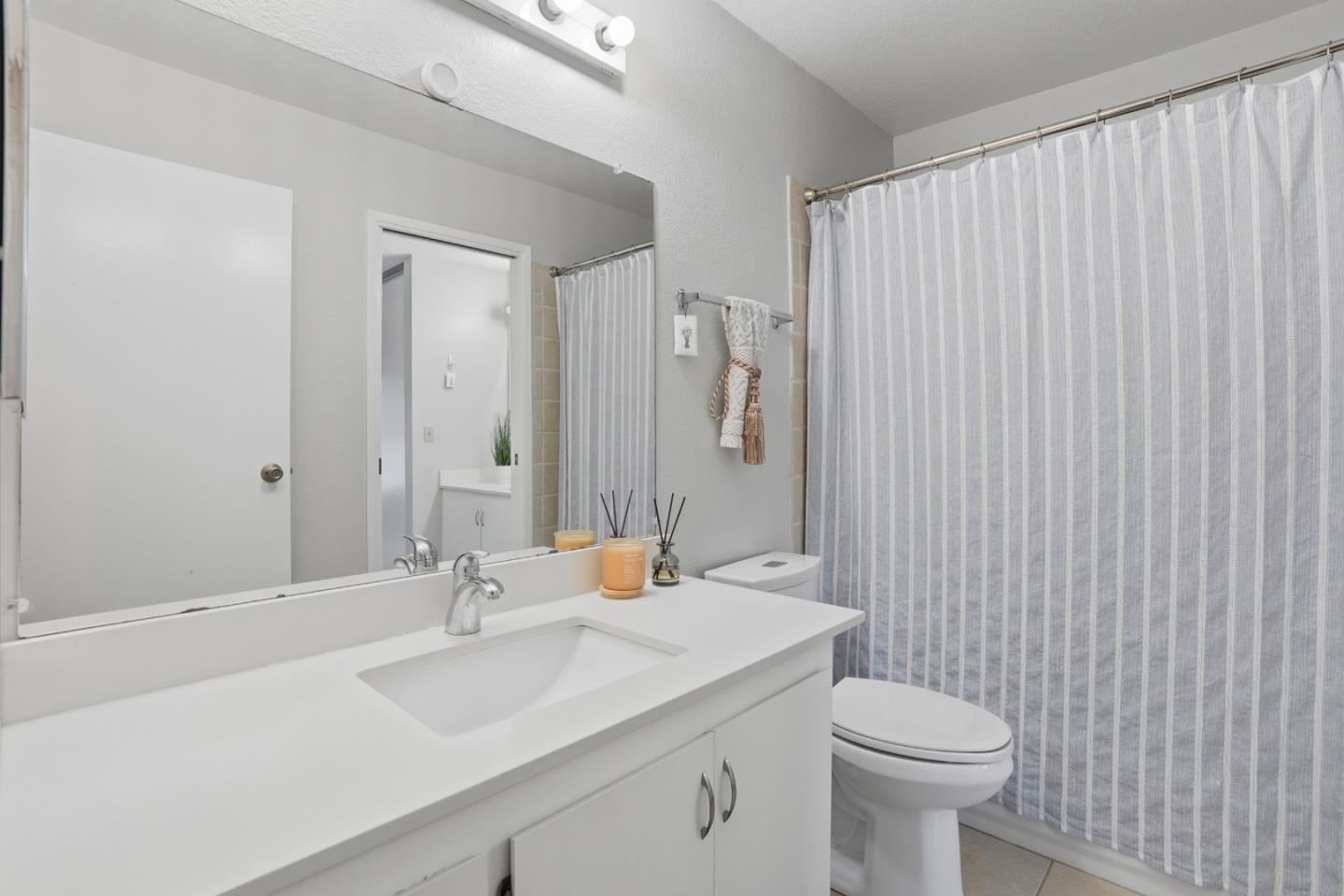 Detail Gallery Image 18 of 32 For 205 Del Valle Cir, El Sobrante,  CA 94803 - 2 Beds | 1/1 Baths