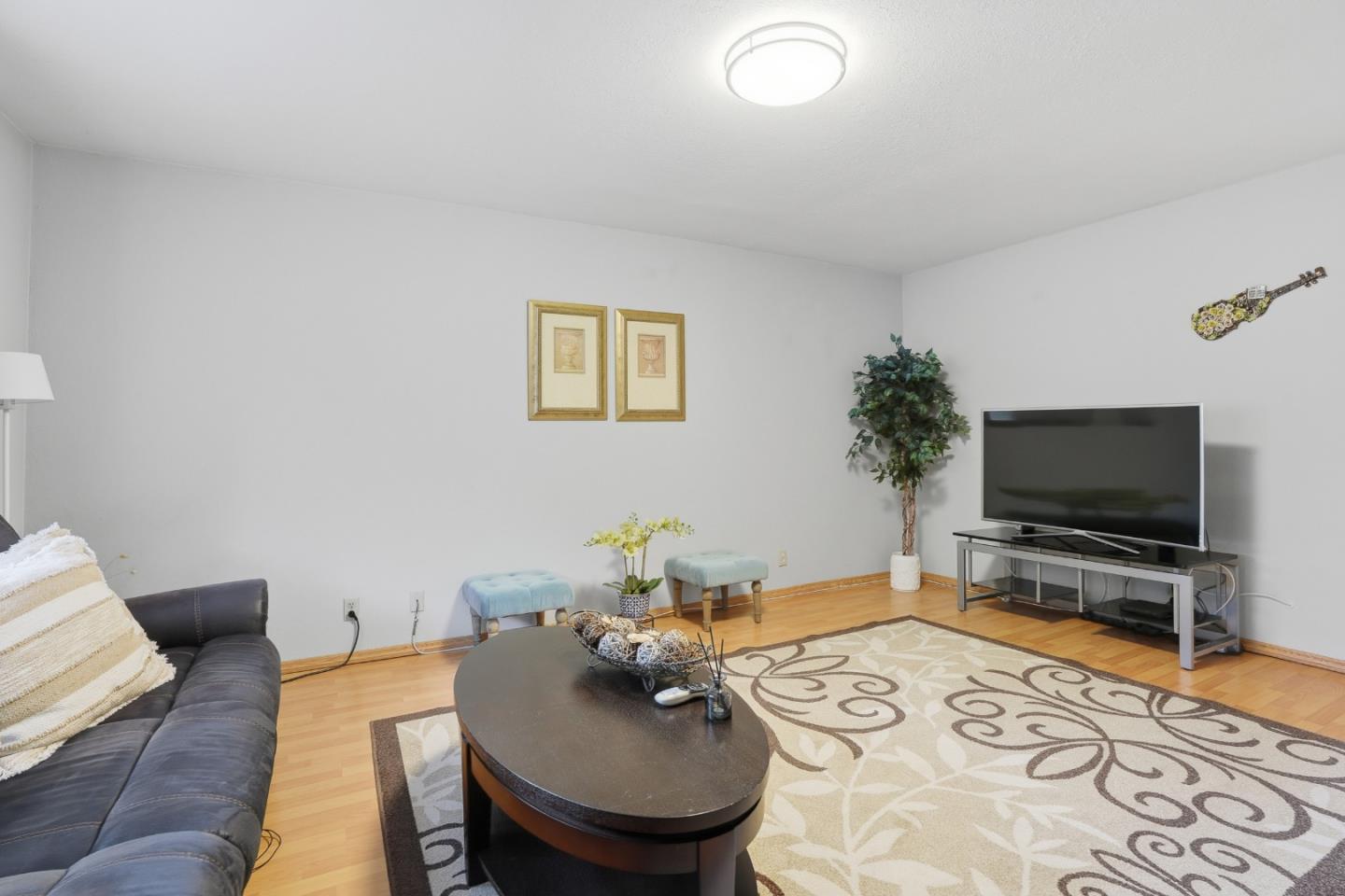 Detail Gallery Image 4 of 32 For 205 Del Valle Cir, El Sobrante,  CA 94803 - 2 Beds | 1/1 Baths