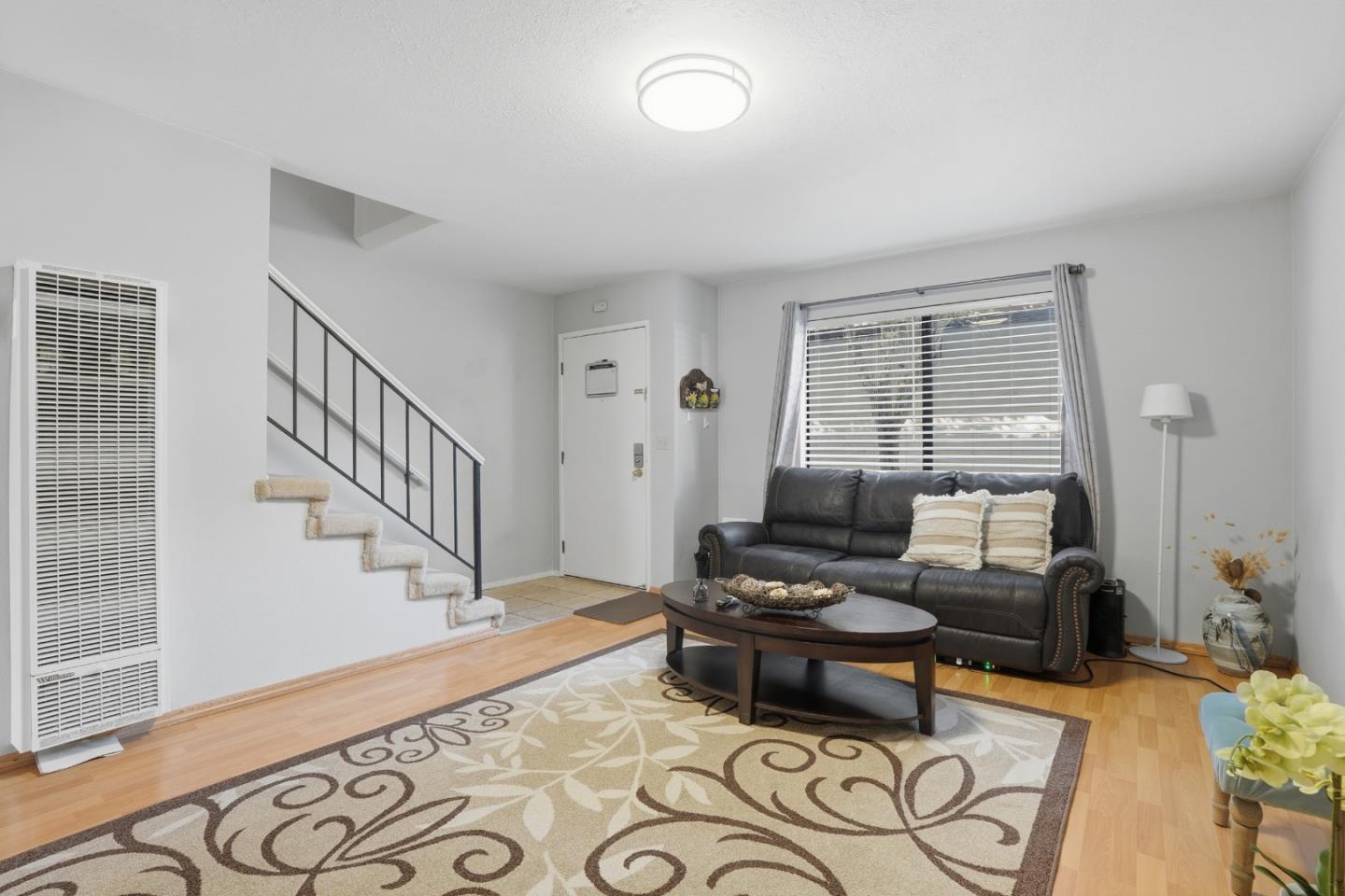 Detail Gallery Image 5 of 32 For 205 Del Valle Cir, El Sobrante,  CA 94803 - 2 Beds | 1/1 Baths