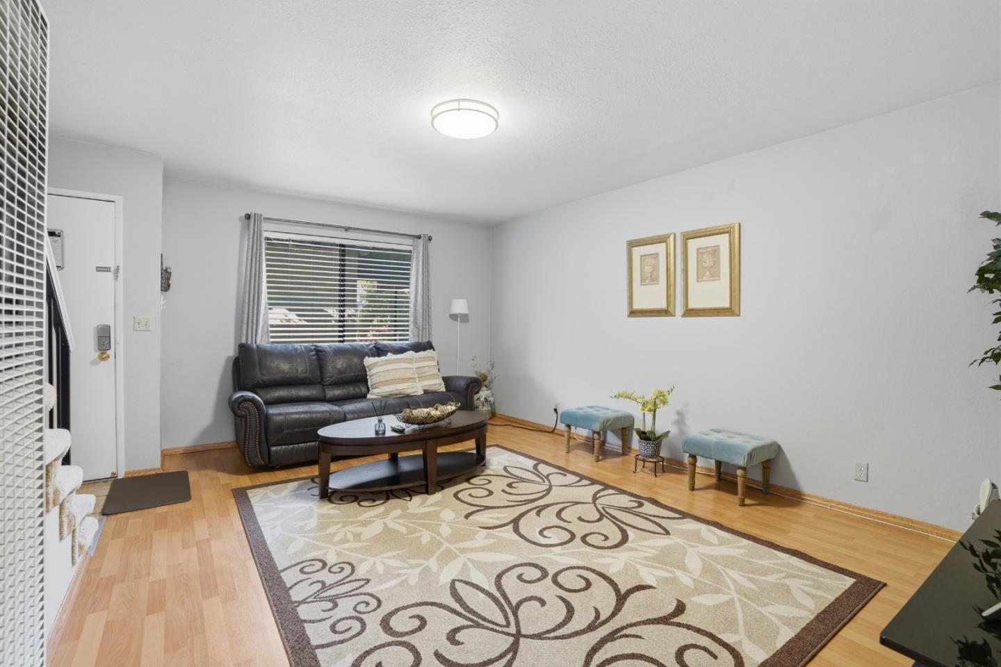 Detail Gallery Image 6 of 32 For 205 Del Valle Cir, El Sobrante,  CA 94803 - 2 Beds | 1/1 Baths