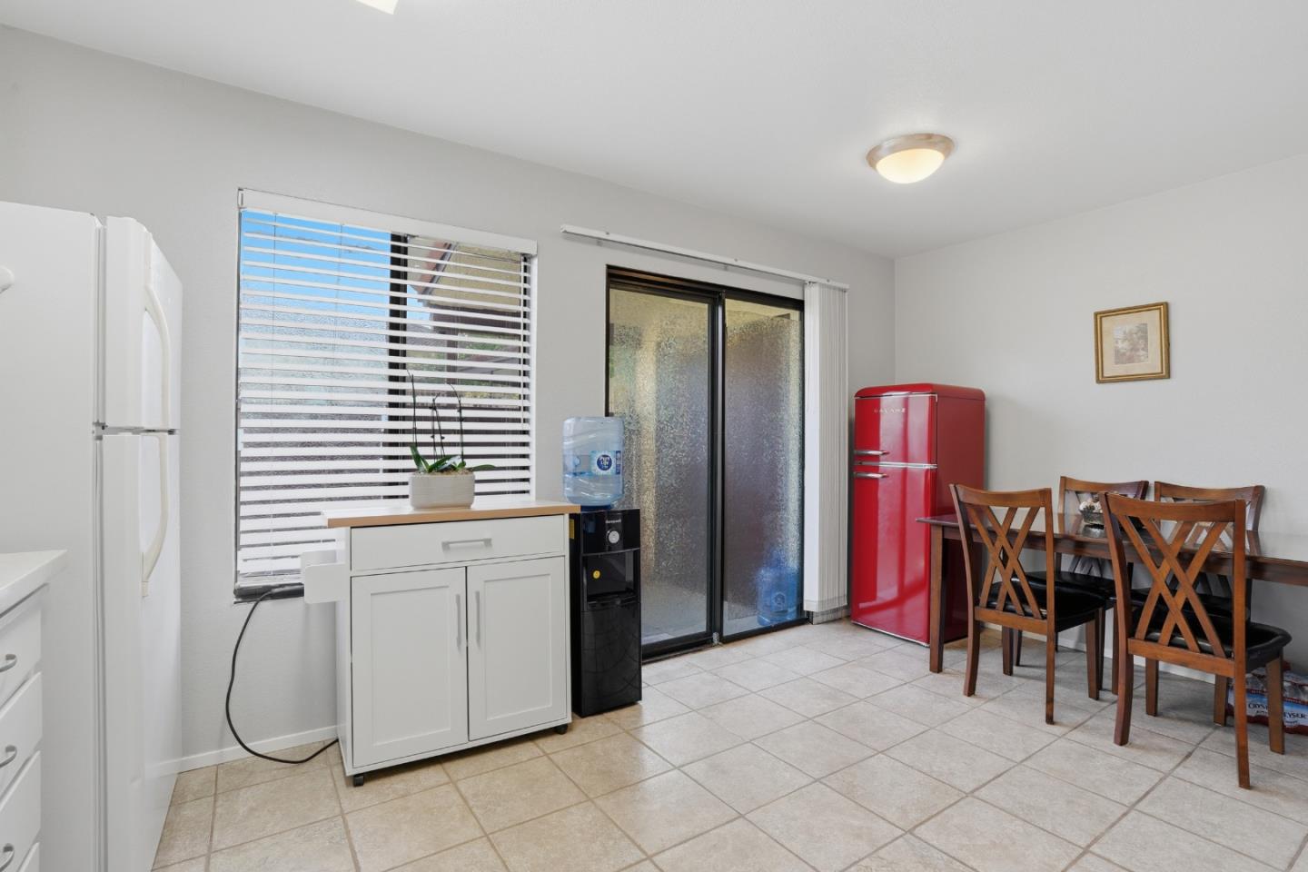 Detail Gallery Image 9 of 32 For 205 Del Valle Cir, El Sobrante,  CA 94803 - 2 Beds | 1/1 Baths