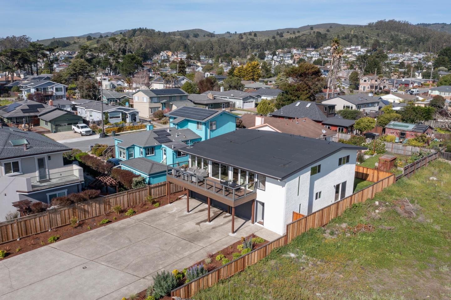 Detail Gallery Image 10 of 54 For 355 Avenue Alhambra, El Granada,  CA 94018 - 4 Beds | 3 Baths