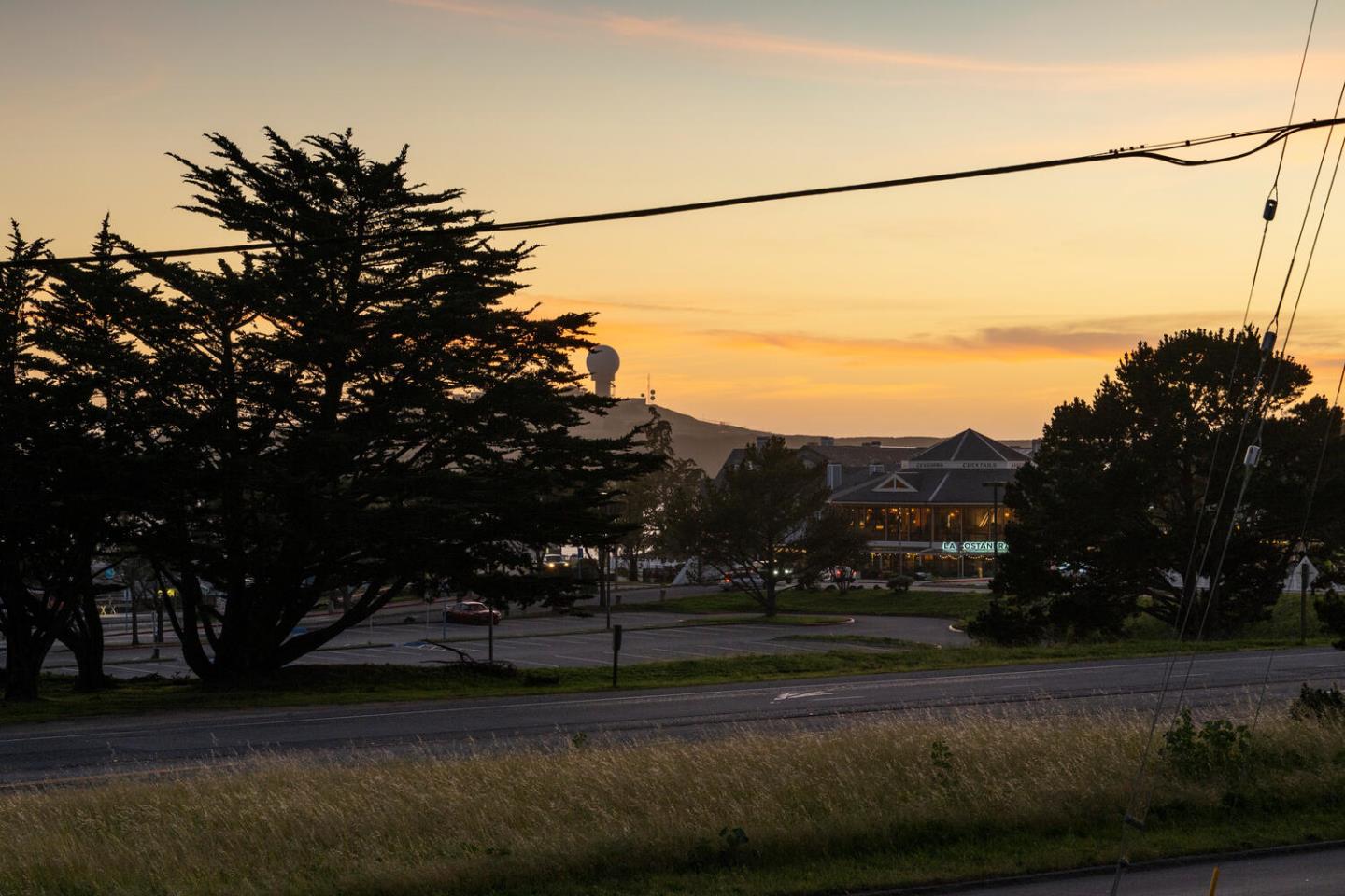 Detail Gallery Image 8 of 54 For 355 Avenue Alhambra, El Granada,  CA 94018 - 4 Beds | 3 Baths