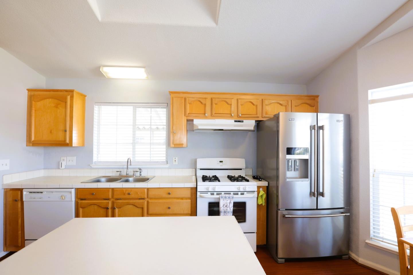 Detail Gallery Image 15 of 49 For 1220 Tasman Dr #109,  Sunnyvale,  CA 94089 - 3 Beds | 2 Baths