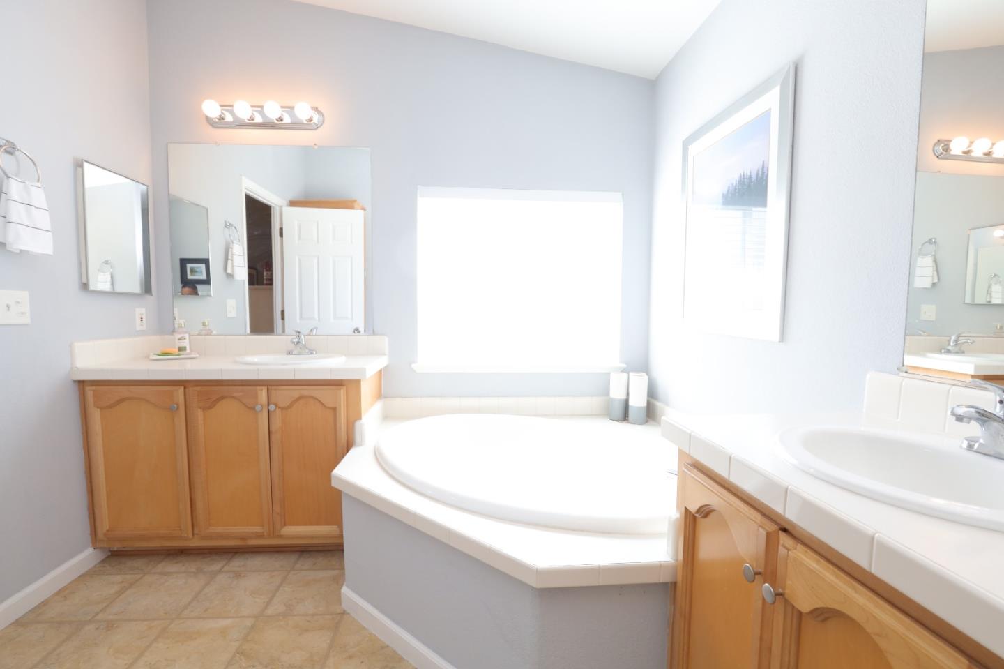 Detail Gallery Image 33 of 49 For 1220 Tasman Dr #109,  Sunnyvale,  CA 94089 - 3 Beds | 2 Baths