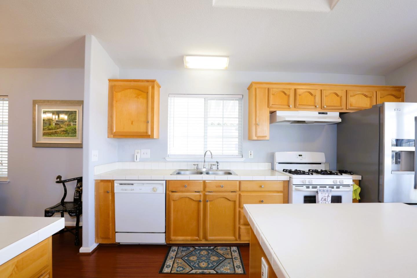 Detail Gallery Image 5 of 49 For 1220 Tasman Dr #109,  Sunnyvale,  CA 94089 - 3 Beds | 2 Baths