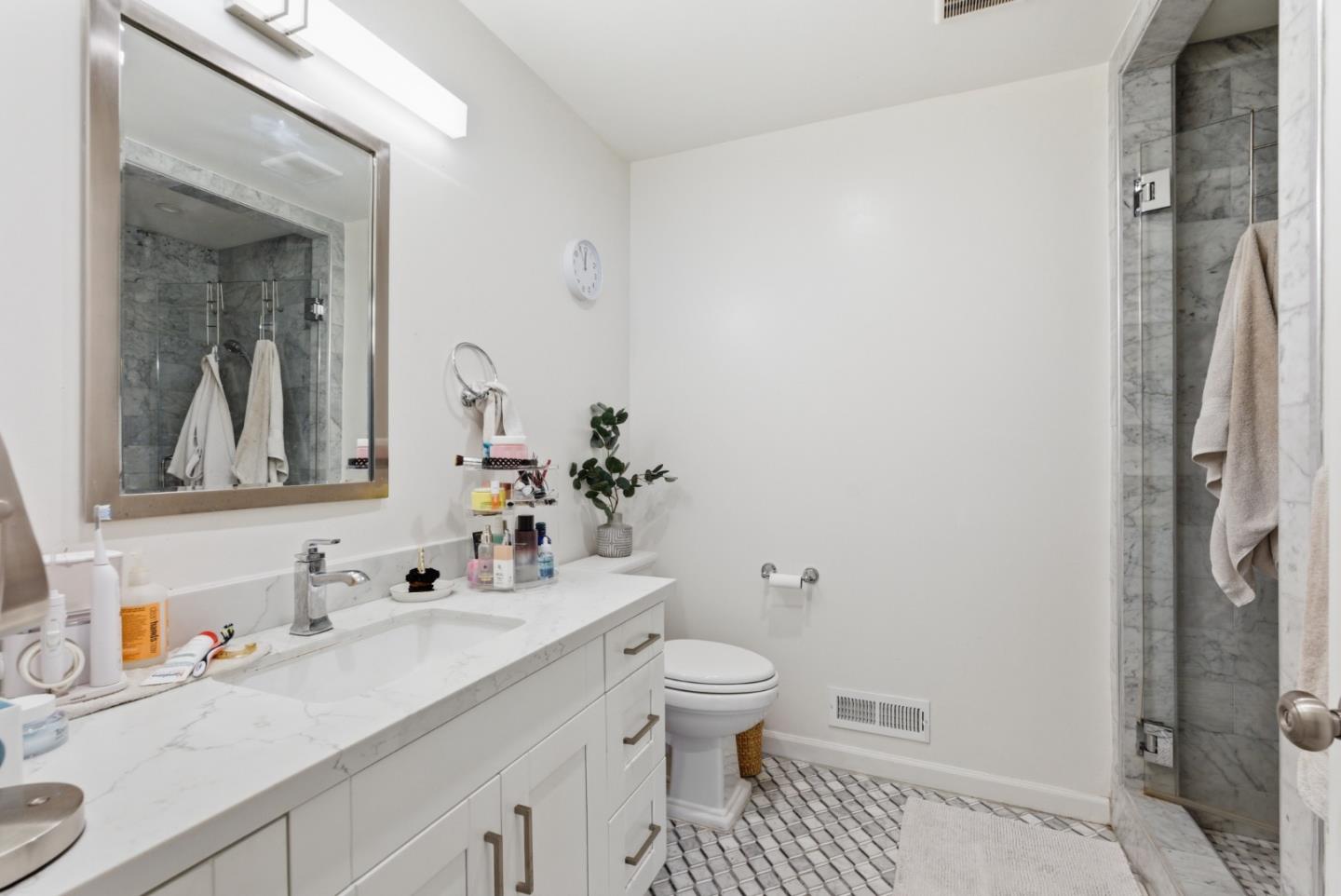 Detail Gallery Image 10 of 18 For 373 Carlos Ave, Redwood City,  CA 94061 - – Beds | – Baths