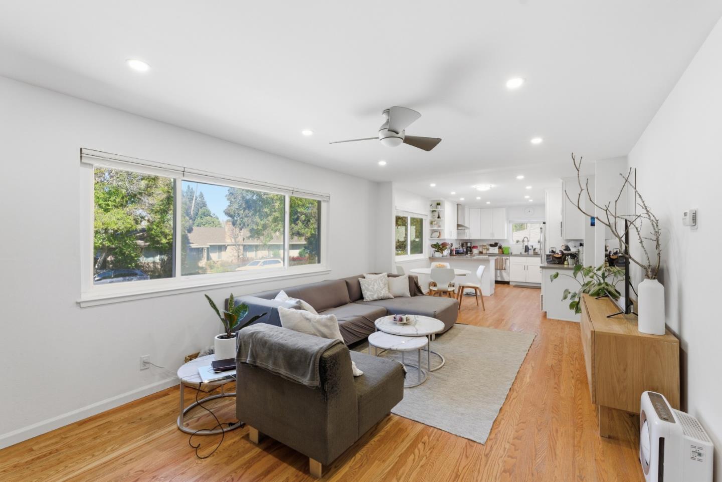 Detail Gallery Image 5 of 18 For 373 Carlos Ave, Redwood City,  CA 94061 - – Beds | – Baths