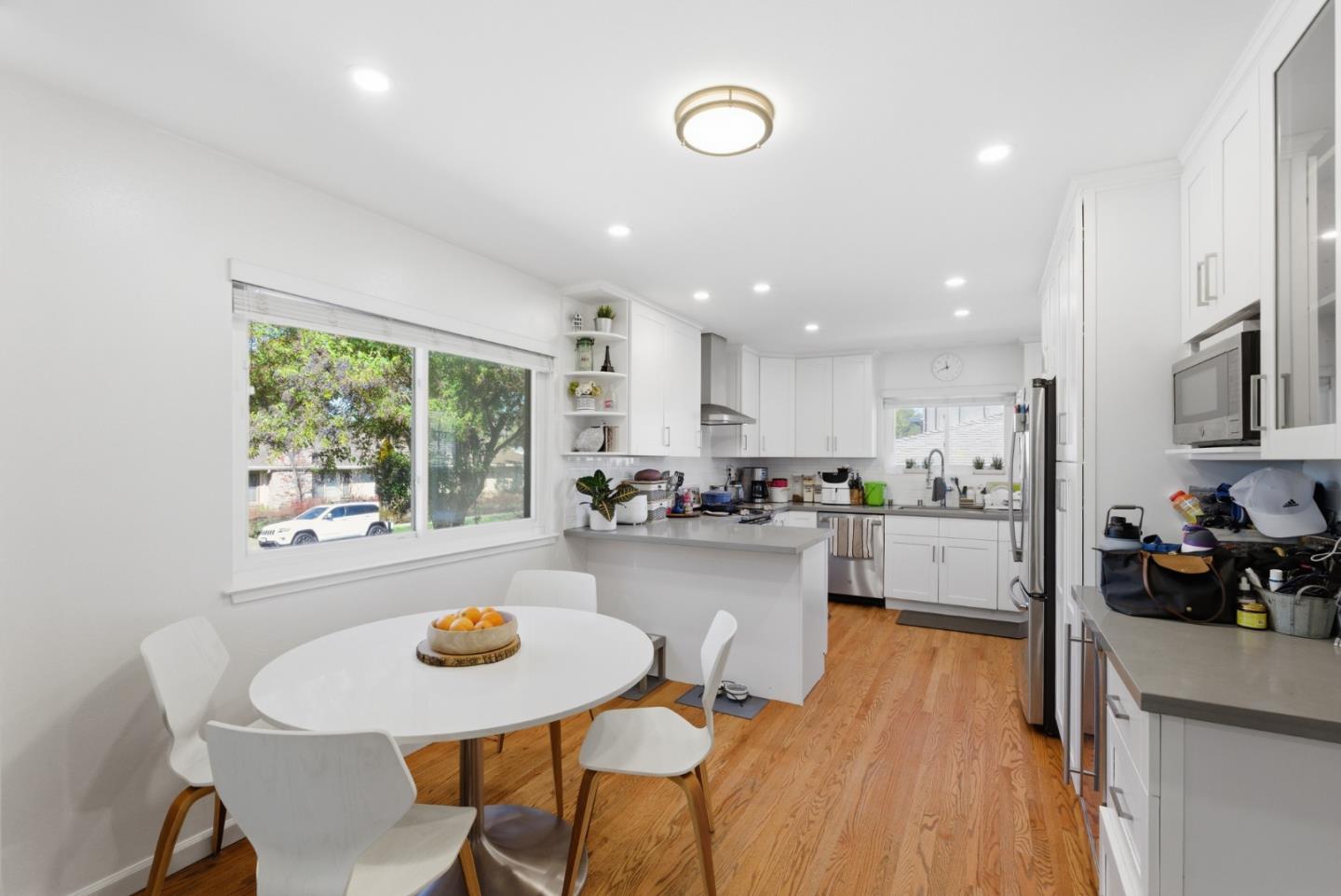 Detail Gallery Image 6 of 18 For 373 Carlos Ave, Redwood City,  CA 94061 - – Beds | – Baths