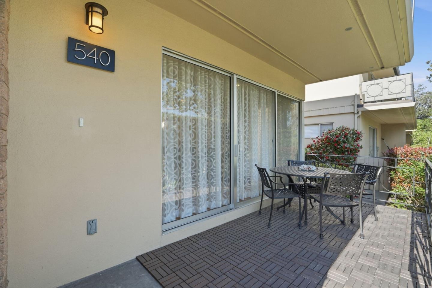 Detail Gallery Image 2 of 25 For 540 Guinda St, Palo Alto,  CA 94301 - 1 Beds | 1 Baths