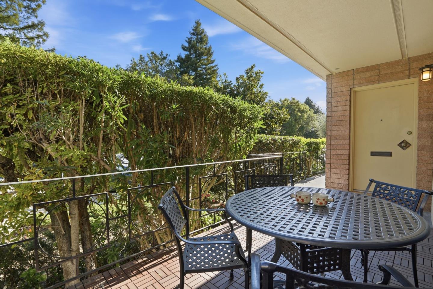Detail Gallery Image 3 of 25 For 540 Guinda St, Palo Alto,  CA 94301 - 1 Beds | 1 Baths