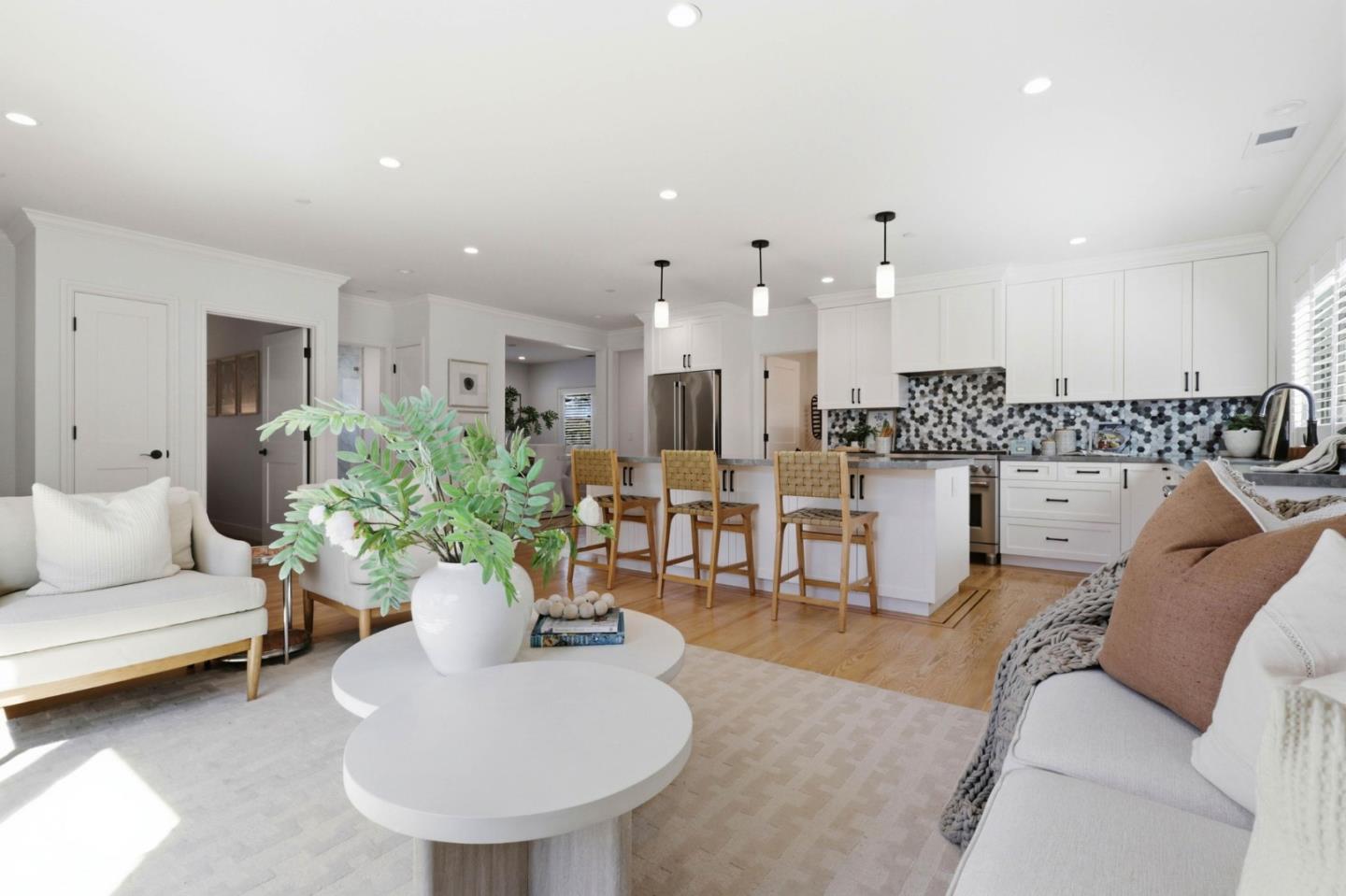 Detail Gallery Image 4 of 37 For 1333 Laguna Ave, Burlingame,  CA 94010 - 4 Beds | 4 Baths