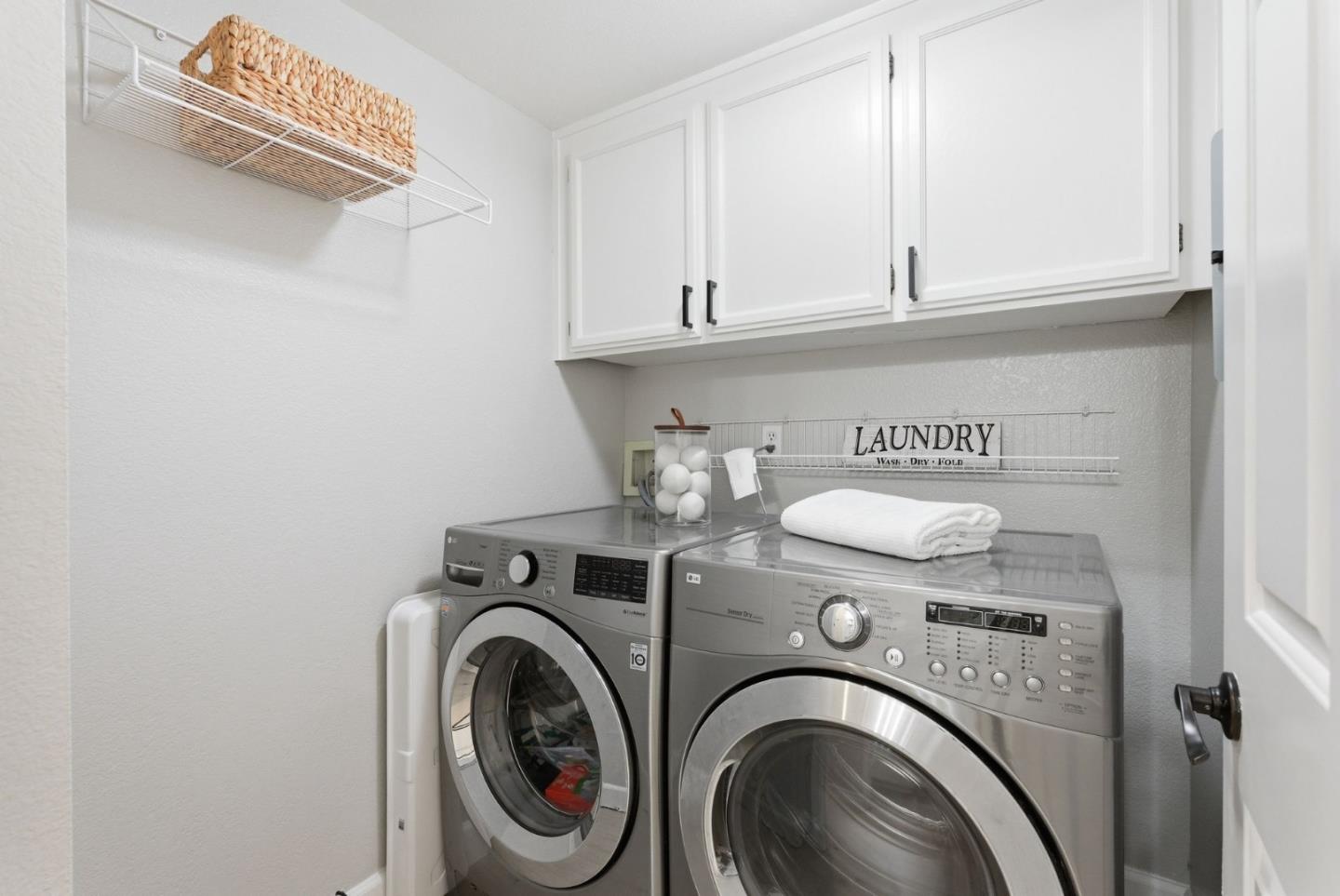 Detail Gallery Image 16 of 45 For 11563 Country Spring Ct, Cupertino,  CA 95014 - 3 Beds | 2/1 Baths