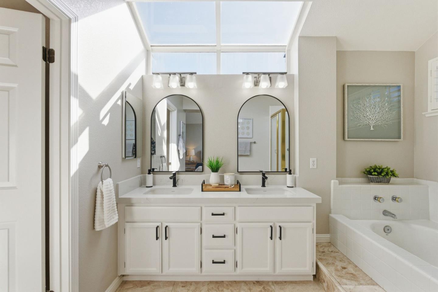 Detail Gallery Image 22 of 45 For 11563 Country Spring Ct, Cupertino,  CA 95014 - 3 Beds | 2/1 Baths