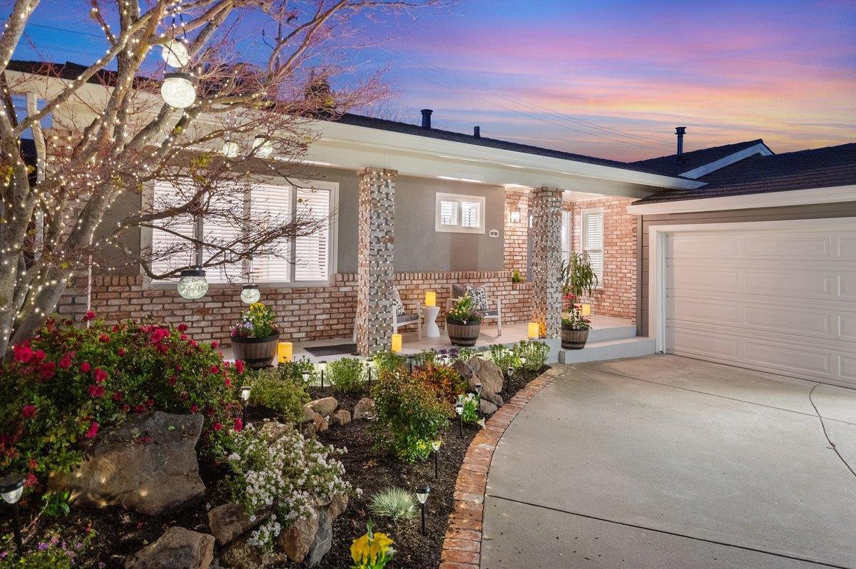 Detail Gallery Image 2 of 71 For 1321 Vernon Ter, San Mateo,  CA 94402 - 3 Beds | 2 Baths